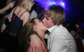 接吻技术大全图解，接吻技术大全图解视频